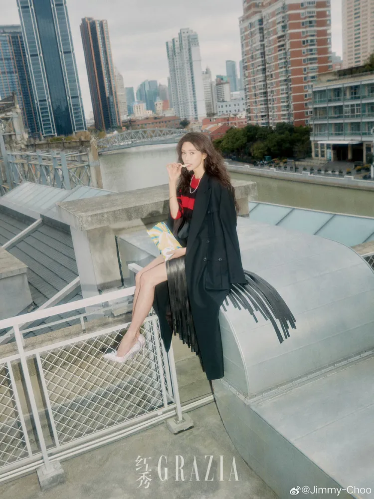 林志玲替《紅秀GRAZIA》拍攝封面大片。品牌提供