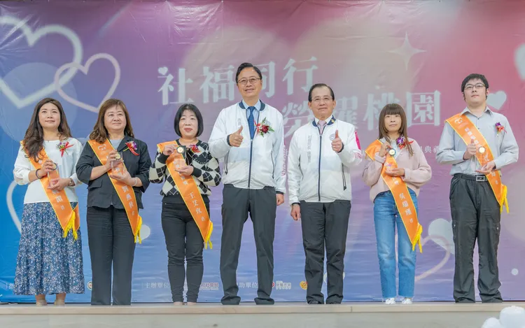 桃園市績優社工和社政人員表揚。桃園市府提供