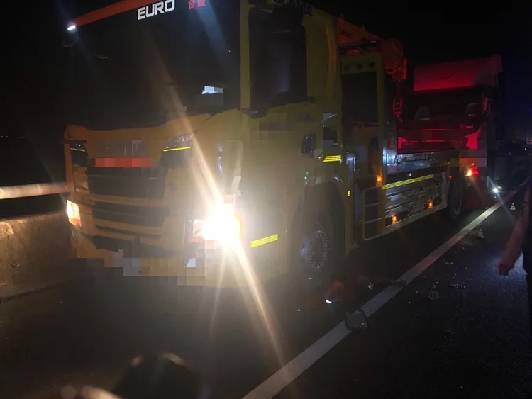 拖吊車司機下車作業，遭擦撞枉死。讀者提供