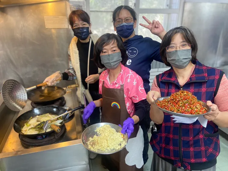 各校派員參加研習，將豐富午餐菜色。教育局提供