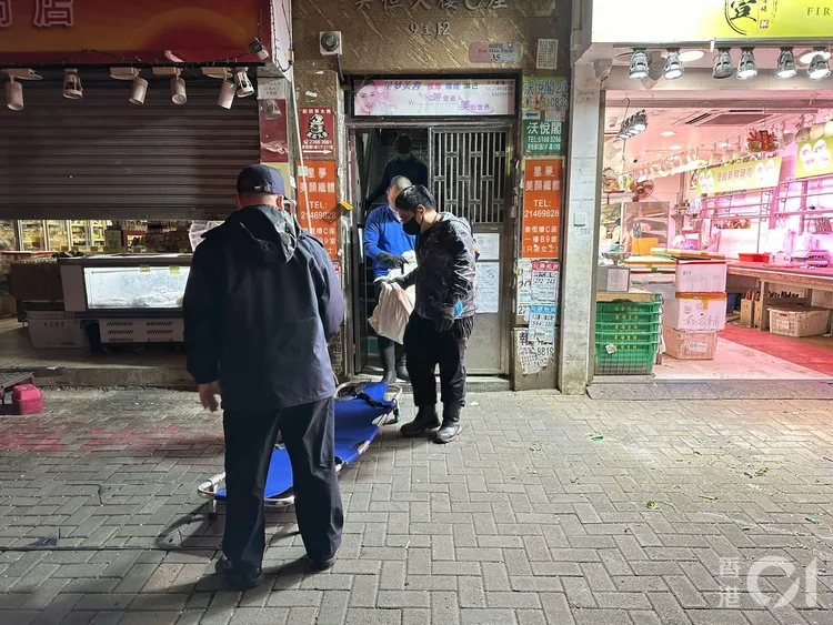 現場警方鑑識人員。翻攝自《HK01》