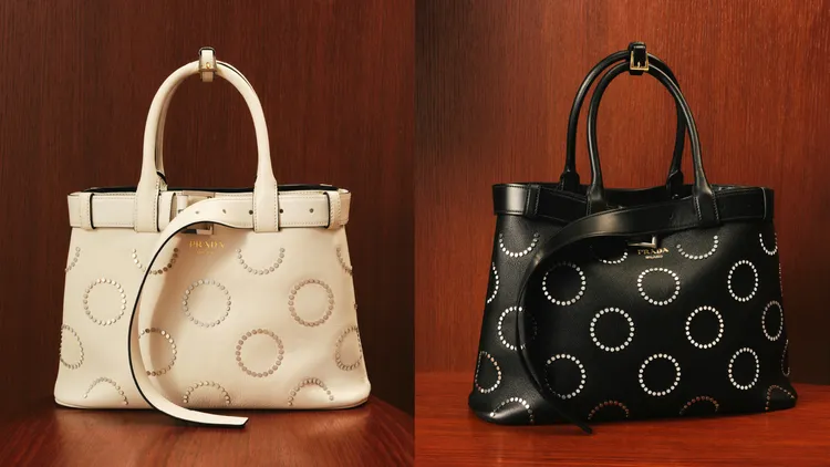 PRADA Buckle特別款。品牌提供