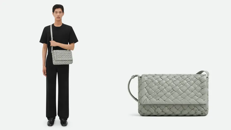 BOTTEGA VENETA Rumple石板灰編織皮革斜背包，13萬6500元。品牌提供