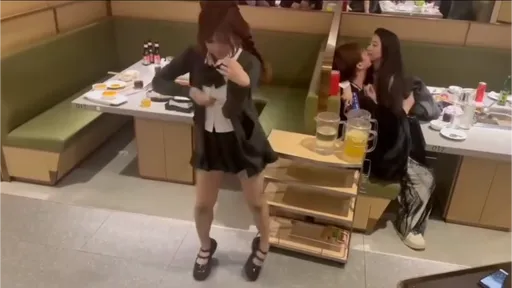 科目三比不上活春宮！騎乘位濕吻超搶眼　她還來一手「海底撈月」