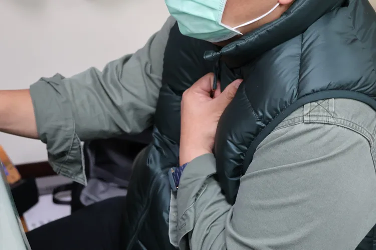 一名上班族心臟刺痛擔心血管疾病，診斷後是胃食道逆流與潰瘍。院方提供