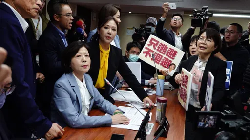 衛環委員會吵翻天！王育敏被嗆不適合當主席　轟綠委「質詢完就下台」