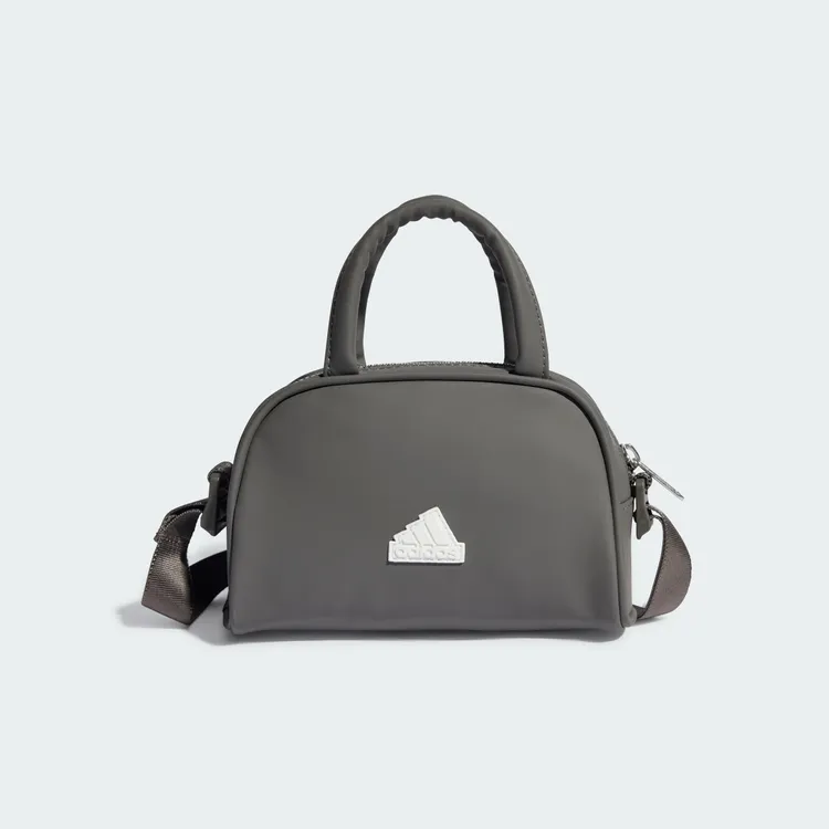 迷你保齡球包，990元。品牌提供