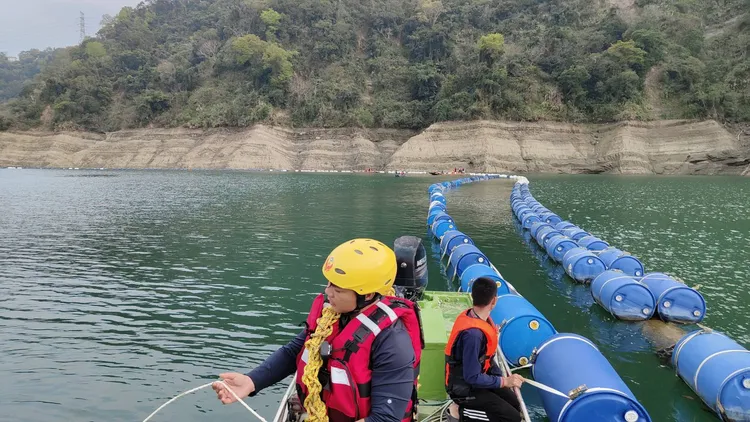 消防人員持續搜救中。民眾提供