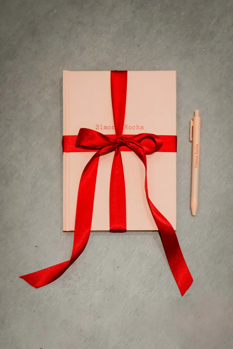 Simone Rocha大安旗艦店開幕限定文具組，950元。品牌提供