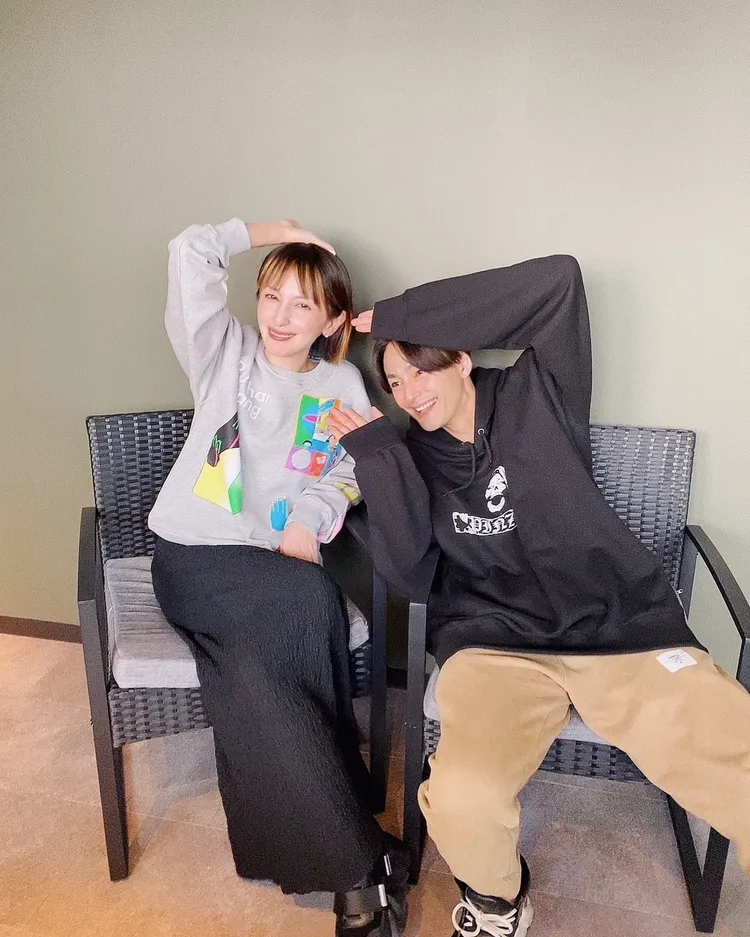 奧菜惠（左）與小9歲的木村了結婚8年。翻攝megumi_okina IG