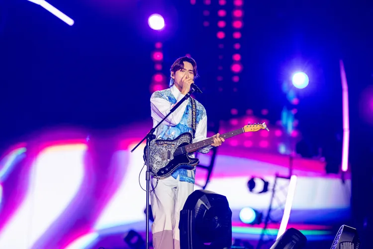 雲安在家鄉父老面前開唱情緒滿顏溢。相信音樂提供