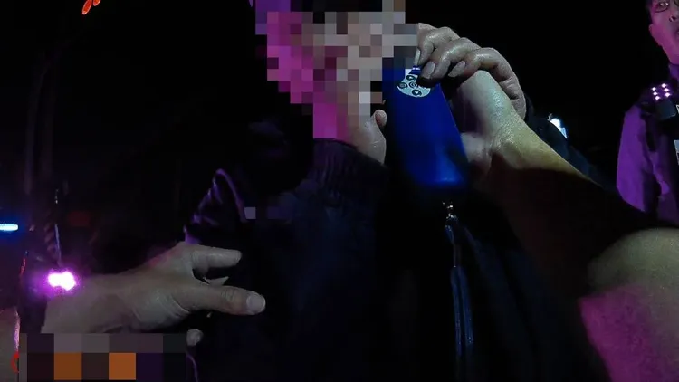 阿伯酒測吹氣，數值令員警傻眼。警方提供