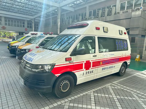 基隆青年持「西瓜刀」砍人！14歲少年手臂、後背遭刺　血流如注緊急送醫