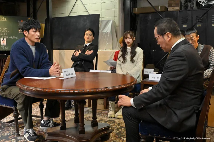 玉木宏（左）《貞德的審判》擔任法院的審查委員，伸張正義。Hami Video提供