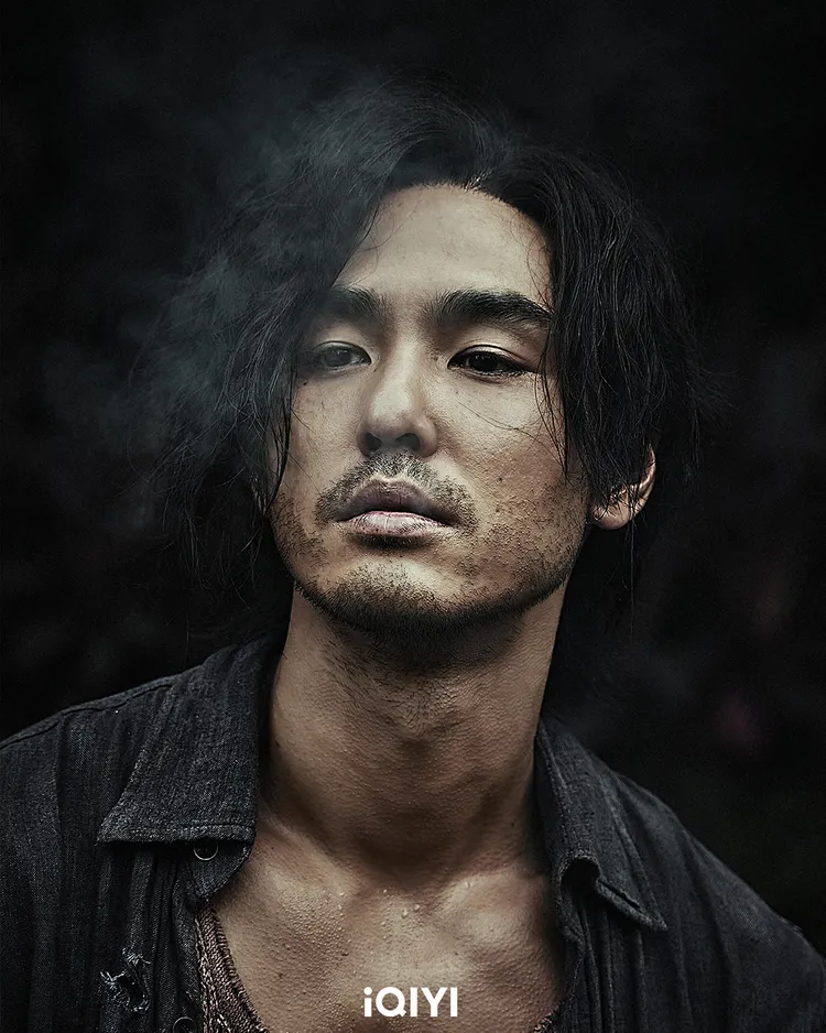 阮經天在《怒潮》飾演凶狠的警察。愛奇藝國際版提供