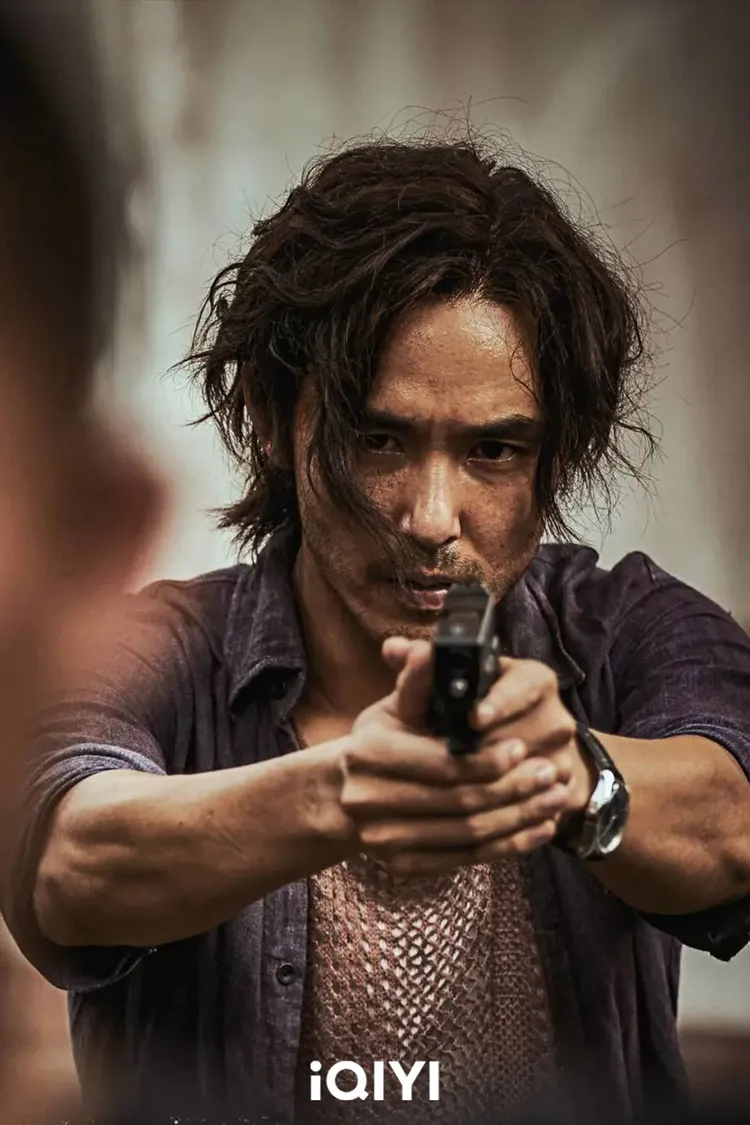 阮經天因《怒潮》大量訓練射擊技術。愛奇藝國際版提供