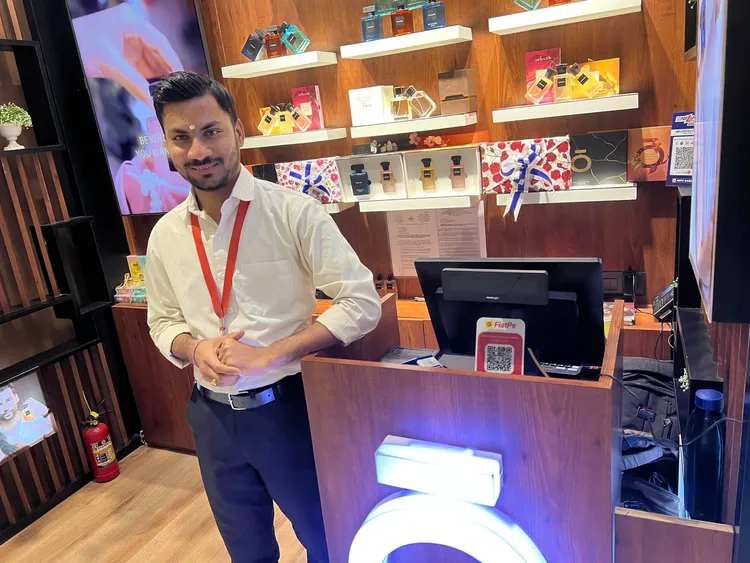 翻攝自謝金河臉書