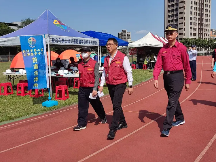 泰山區公所等單位動員近百人進行防災演練，並強化橫向聯繫。公所提供