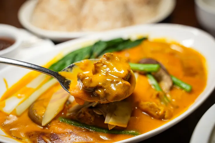 花生醬牛肉(Beef Kare-Kare)。田欣雲攝影