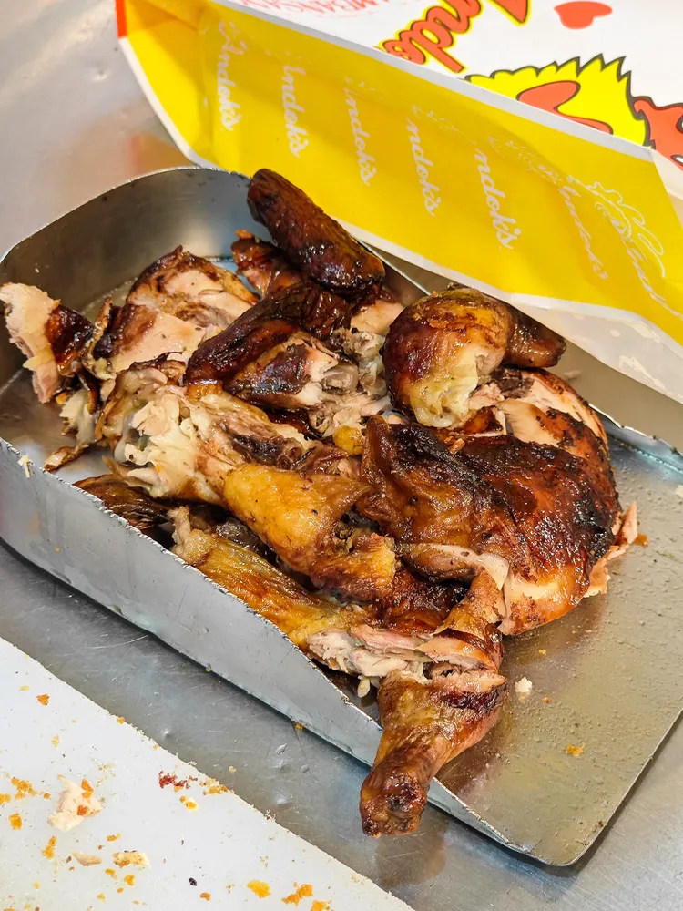 Andok's烤雞的雞皮不一定酥脆，但肉嫩汁多、香氣四溢。田欣雲攝影