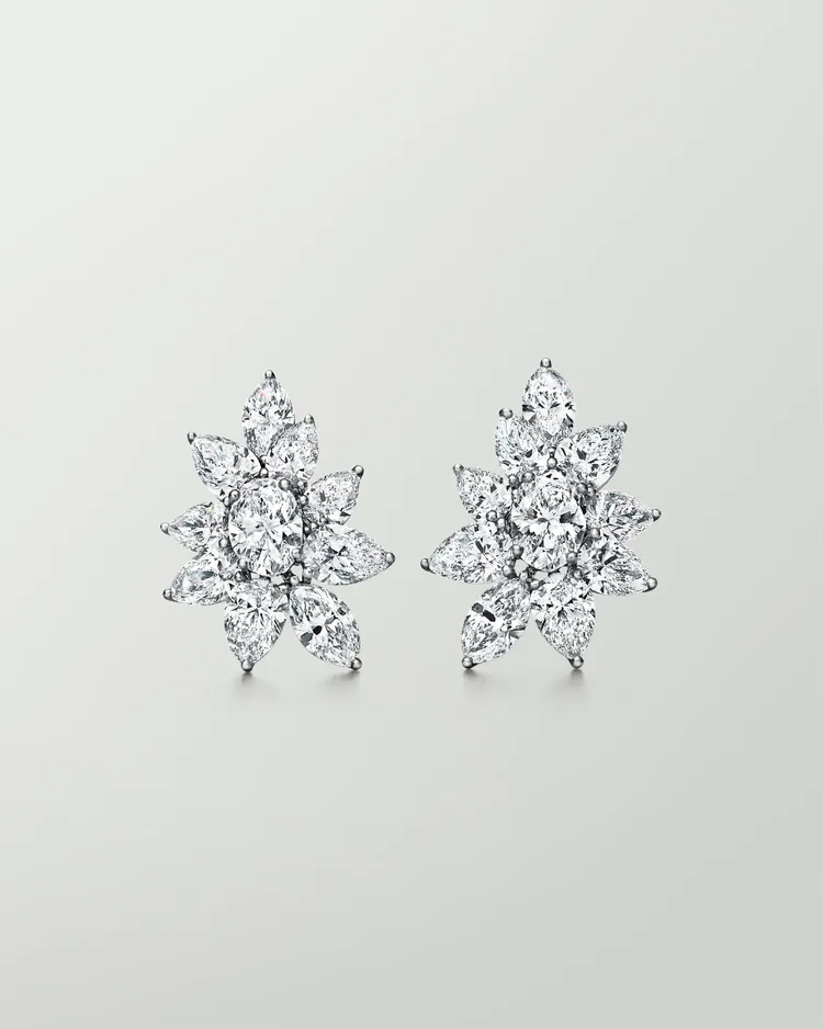 Tiffany鉑金鑽石耳環。品牌提供
