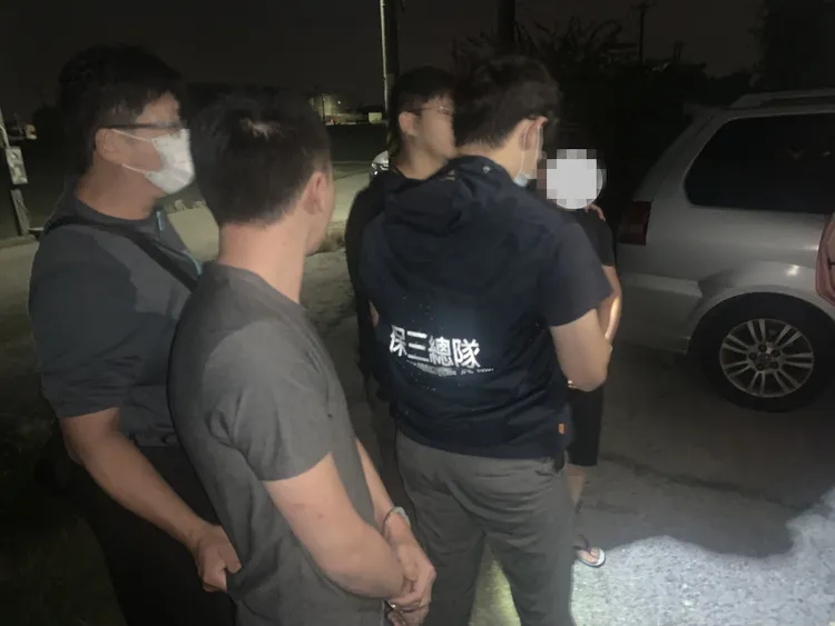 警方共逮捕5名嫌犯。民眾提供