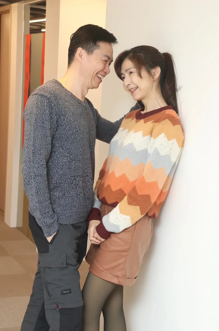 吳鈴山（左）和黃崇蘭放閃。彭欣偉攝