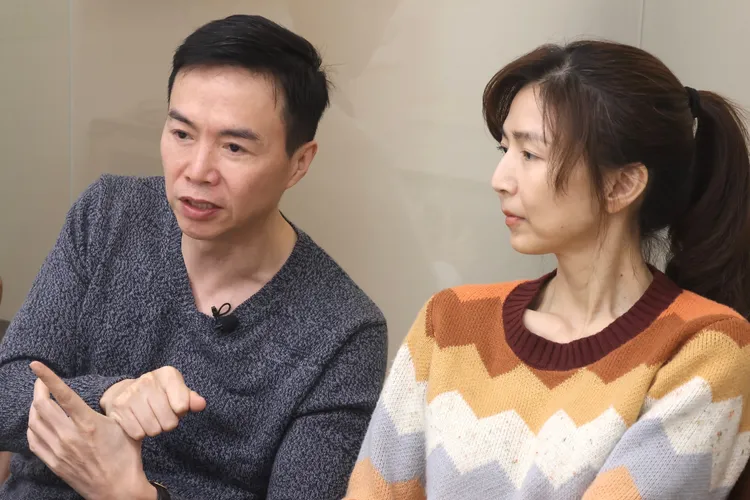 吳鈴山（左）和吳崇蘭一路扶持至今，兩人即便賺錢也不炫富。彭欣偉攝