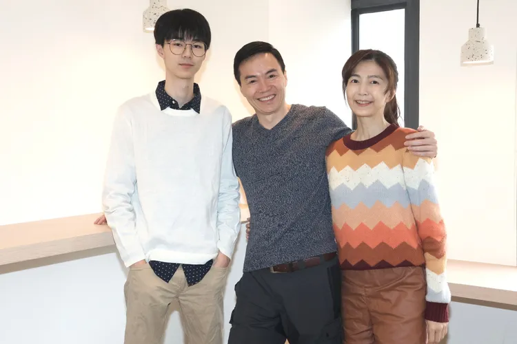 黃崇蘭（右起）、吳鈴山和長子吳迪。彭欣偉攝