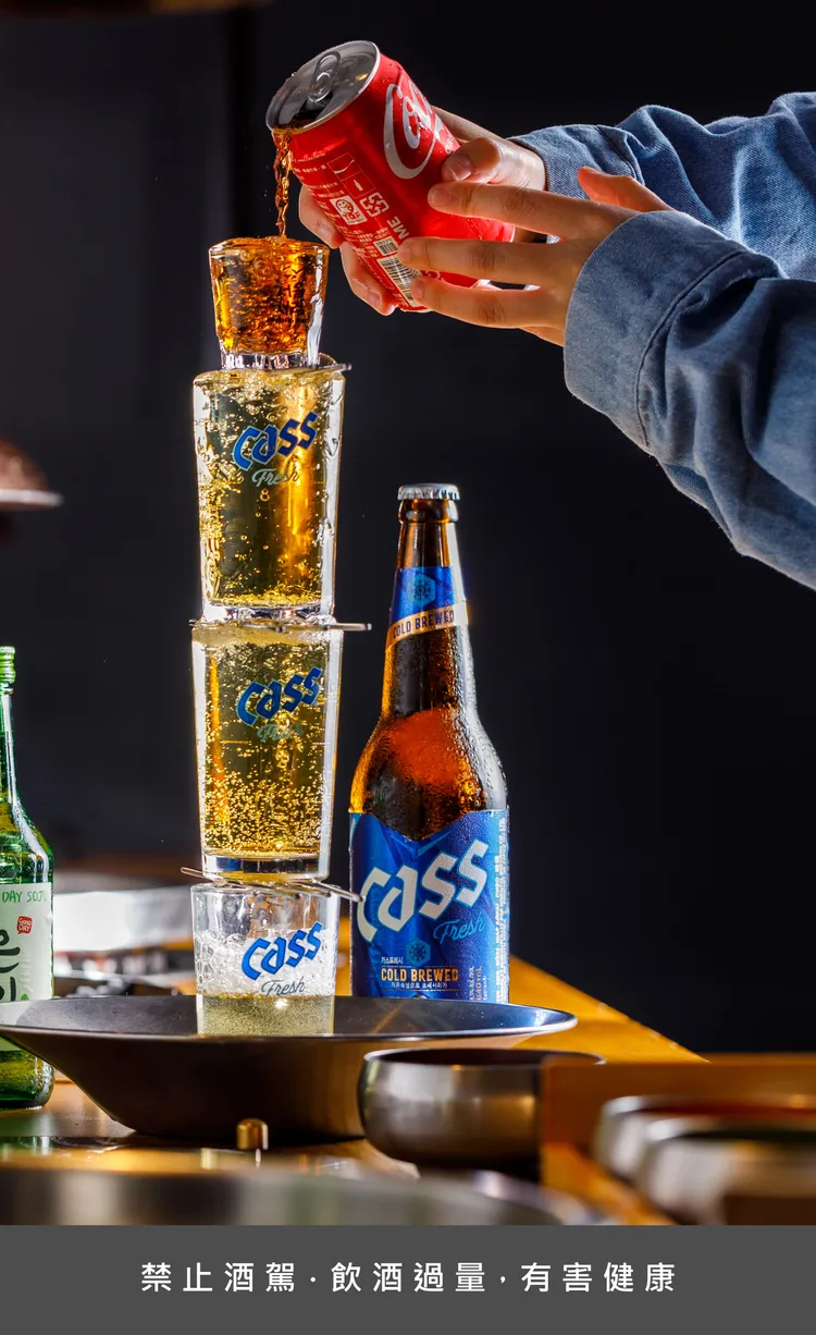 「苦盡甘來啤酒塔」為韓國人獨創的「混酒」遊戲喝法。業者提供