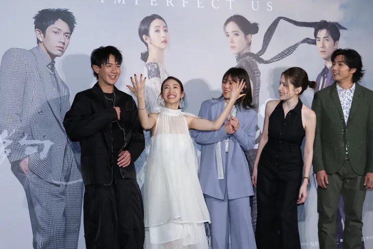 柯震東（左起）、林依晨、蔡健雅、許瑋甯賀軍翔出席首映會。攝影中心攝
