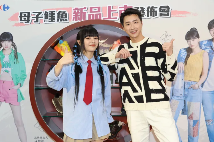 江宏傑（右）和木木擔任鞋品代言人，今天一起出席活動。攝影中心攝