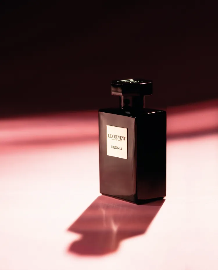 牡丹香精PEONIA描繪出花朵既浪漫又熱情的華麗印象。品牌提供
