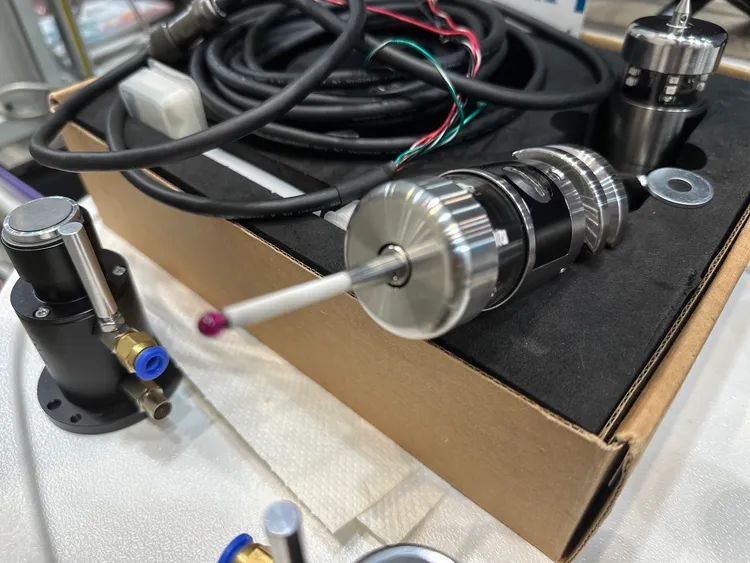 和頤德美執行長鍾文毅所代理的CNC加工機，技術不輸歐美，價格上更具競爭力。翻攝畫面