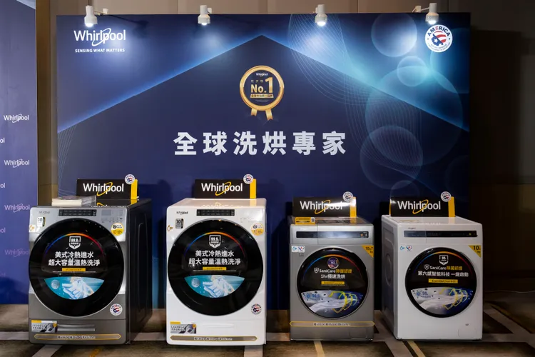 極窄美型SaniPro/SonicClean DD直驅變頻直立式洗衣機，提供鈦空灰、星光銀2款色系選擇。惠而浦提供。