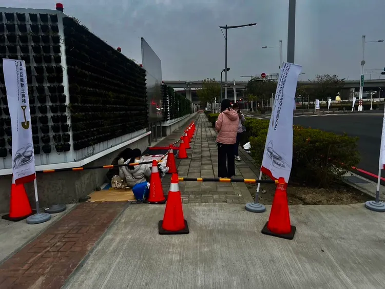 昨晚就有粉絲來排隊，被市府柔性勸離。市府提供