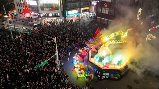 台北燈節31天吸逾574萬人! 民眾搶拍逾120件燈組留回憶