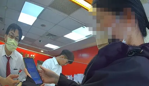 年輕帥哥教賺錢!婦人信了甜言蜜語欲匯款投資 大園警及時勸阻