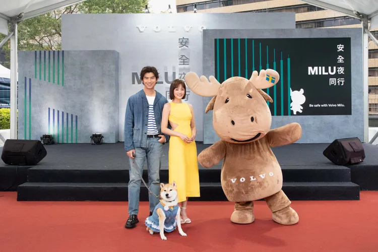 有「Volvo車款代言人」與「愛寵成癡」雙重身分的陳柏霖、王淨驚喜登台，分享照顧毛孩的點點滴滴， 也與「毛孩外出安全穿搭走秀競賽」的參賽萌寵們同歡。業者提供