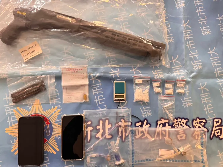 警方查扣槍毒。翻攝畫面