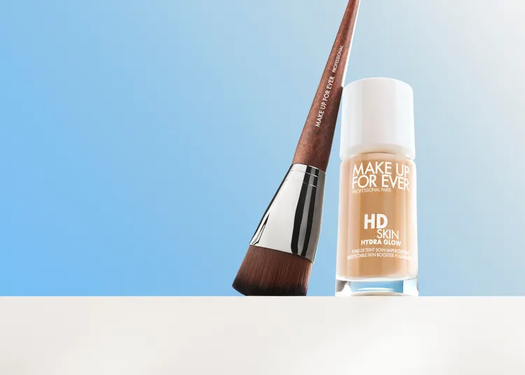 MAKE UP FOR EVER推薦與粉底新品搭配使用的粉無痕拋光刷#118，1600元。品牌提供