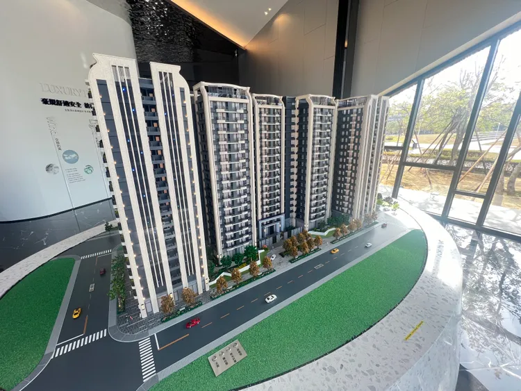 「清景麟國家公園」屬於小港少見具備萬坪綠景住宅，透過建材配備升級，目前已成交超過330戶。葉家銘攝