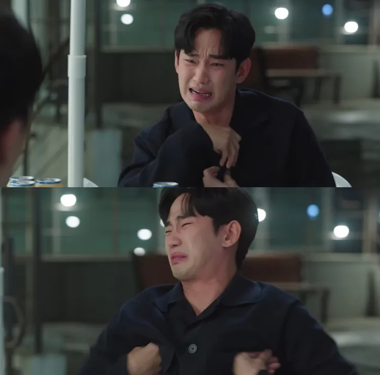 金秀賢借酒澆愁喝醉，又哭又笑直說自己醉了會很可愛。翻攝Netflix