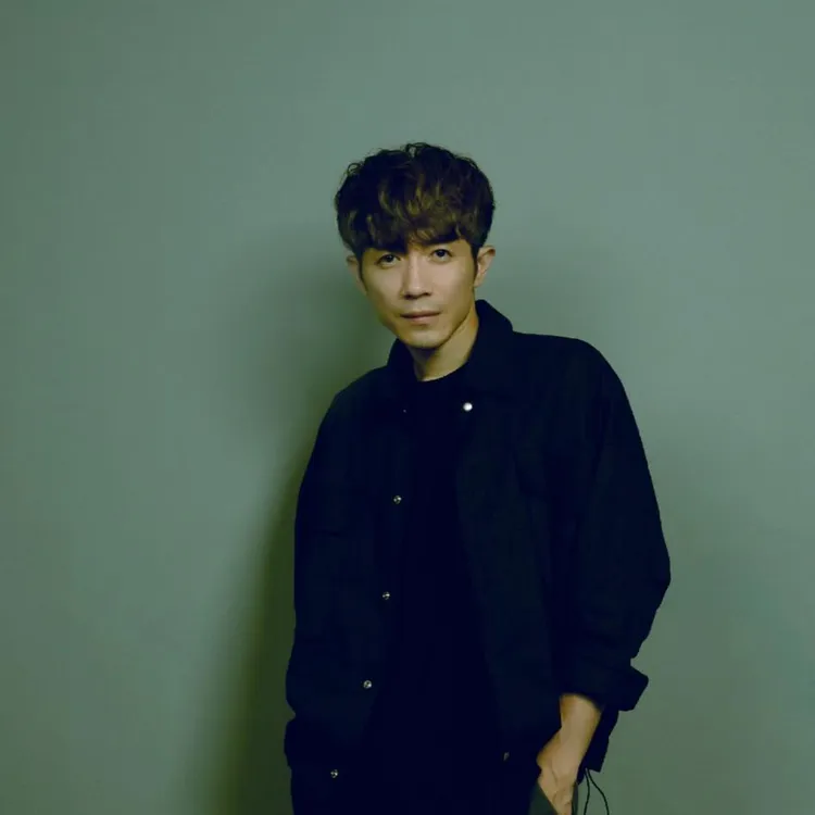 男歌手蕭閎仁接「猜猜我是誰」電話沒上當，掛斷卻越想越毛。翻攝蕭閎仁臉書