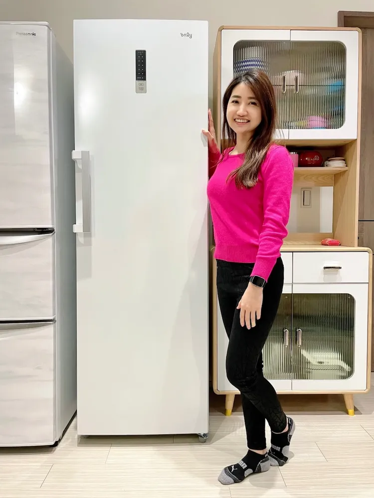 部落客兼雙寶媽維琪最近也入手了「only 280L 節能進化立式無霜冷凍櫃」。翻攝維琪的部落格