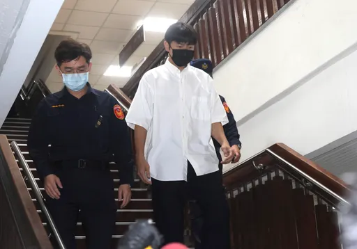 宥勝認了揉胸舔耳女員工！8萬交保臉色鐵青　被問「騷擾被害人」這樣反應