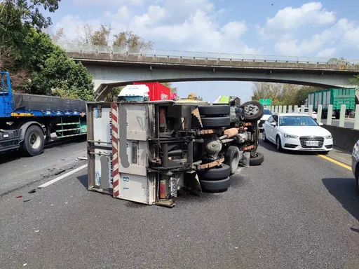 國3屏東段7車連環撞4傷 紫爆大回堵4公里