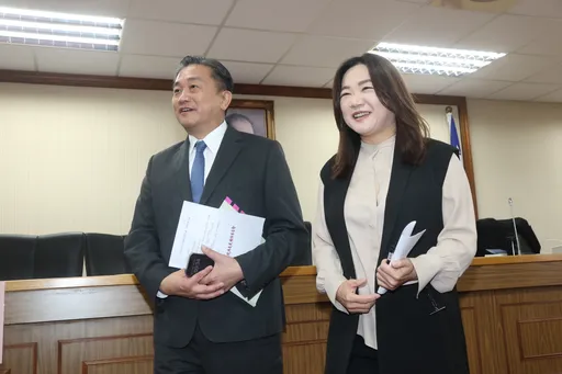 為機密會議槓上!馬文君秀他昔日貼文 王定宇暴怒嗆墮落