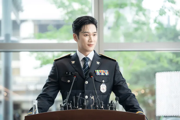 安普賢主演的《財閥x刑警》還沒播畢、已確定製作第2季。Disney+提供