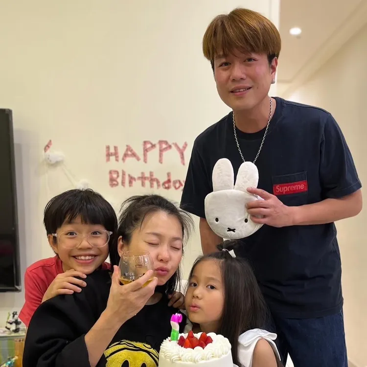 六月（蔡君茹）昨（3/17）迎來48歲生日。翻攝六月臉書